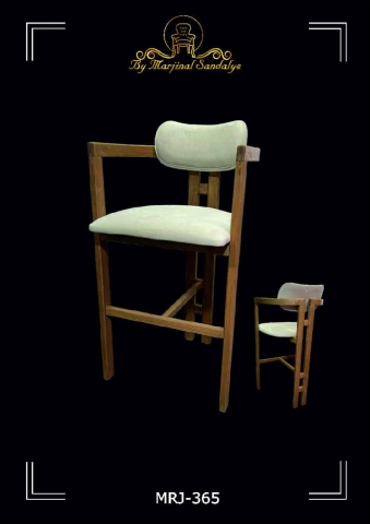 ByMarjinal Sandalye MRJ 365 Kahverengi Ahsap Beyaz Kumas Kapli Minder ve Sirt Destekli Kolcakli Yuksek Bar Sandalyeleri Modelleri